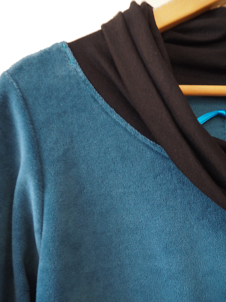 langarm oberteil stoff detail